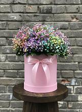 Цветочная композиция из Гипсофила и Розы в шляпной коробке в Карате
