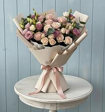 Букет цветов из:  Розы и Лизиантусы в Карате