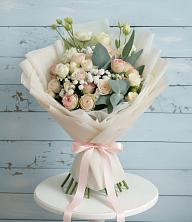Букет цветов из:  Розы и Лизиантусы в Карате
