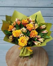 Букет цветов из:  Альстромерии и Розы в Карате