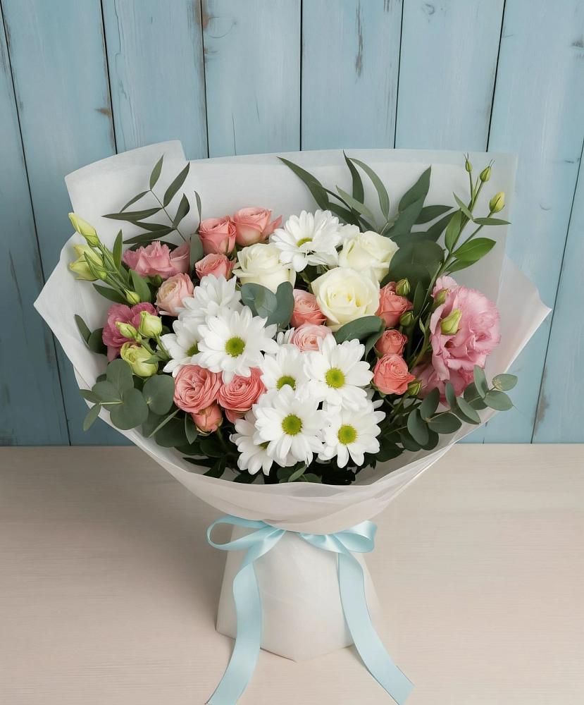 Букет цветов из: Розы, Лизиантусы и Хризантемы в Карате