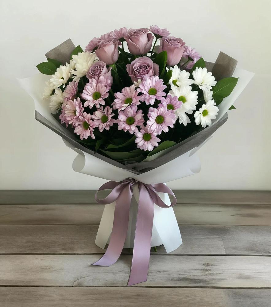 Букет цветов из: Хризантемы и Розы в Карате