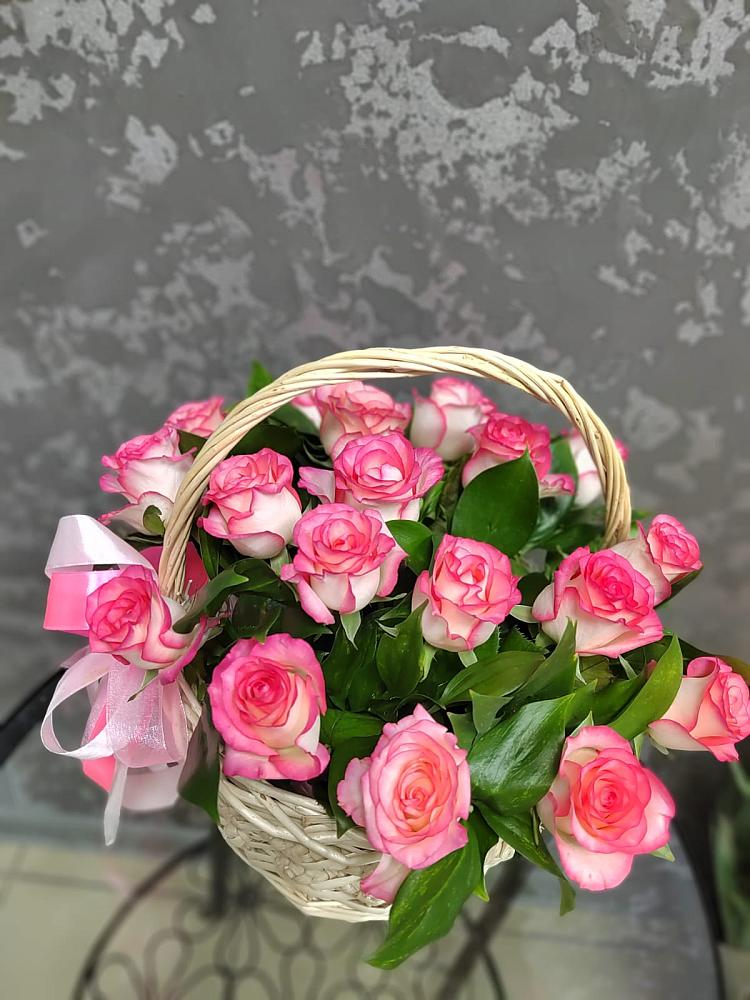 Цветочная композиция из Розы в корзине в Карате