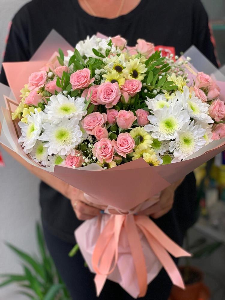 Букет цветов из: Розы и Хризантемы в Карате