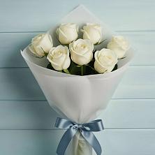 Букет 7 Белых роз Эдлесс Лав в Карате