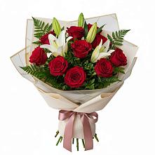 Букет цветов из:  Лилии и Розы в Карате