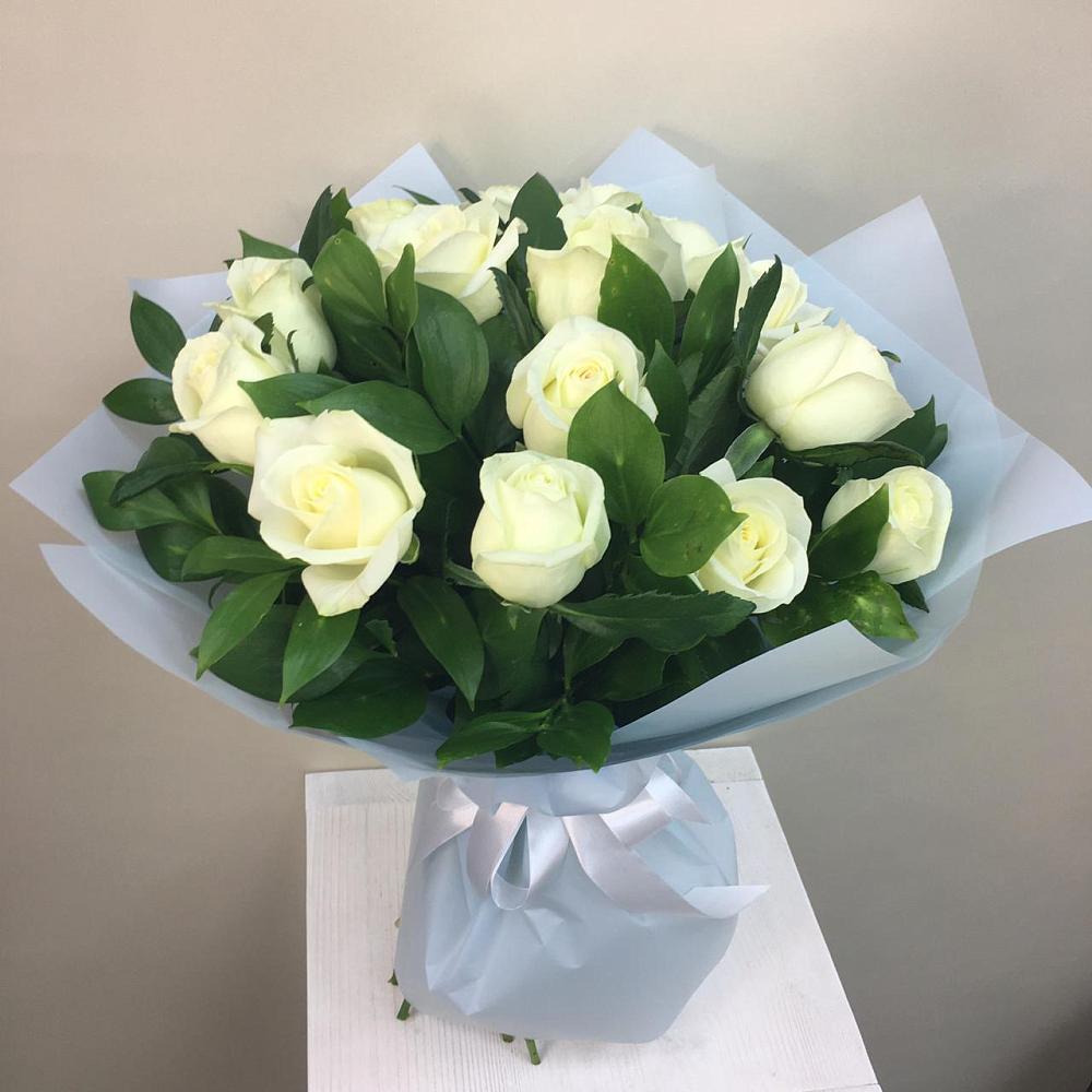 Букет 15 Белых роз Проуд в Карате