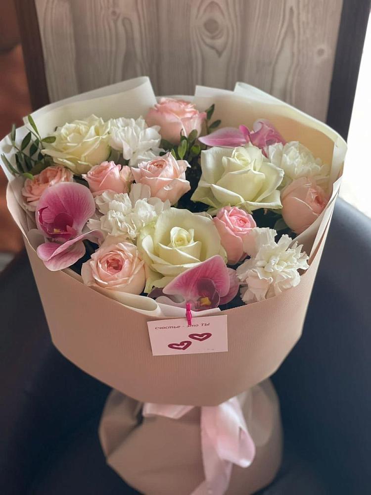 Букет цветов из: Орхидеи, Розы и Гвоздики в Карате