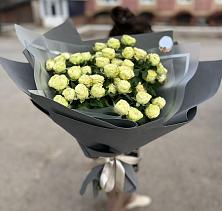 Букет Белые кустовые розы Солинеро в Карате