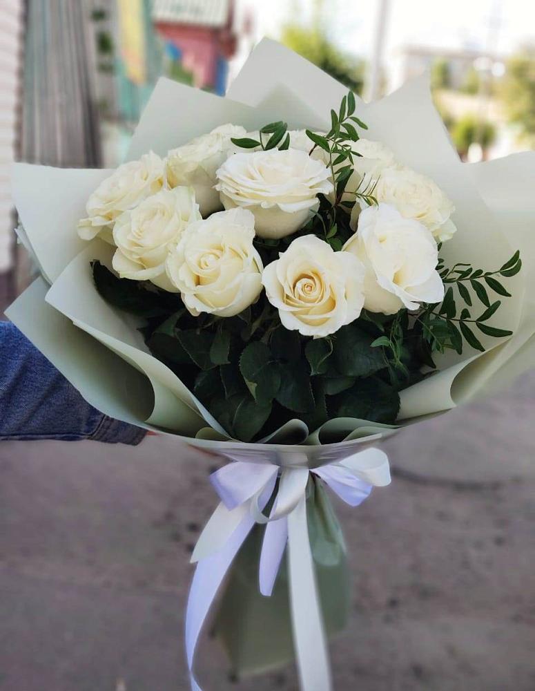 Букет Белые розы Проуд в Карате