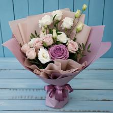 Букет цветов из:  Розы и Лизиантусы в Карате