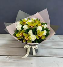 Букет цветов из:  Орхидеи и Розы в Карате