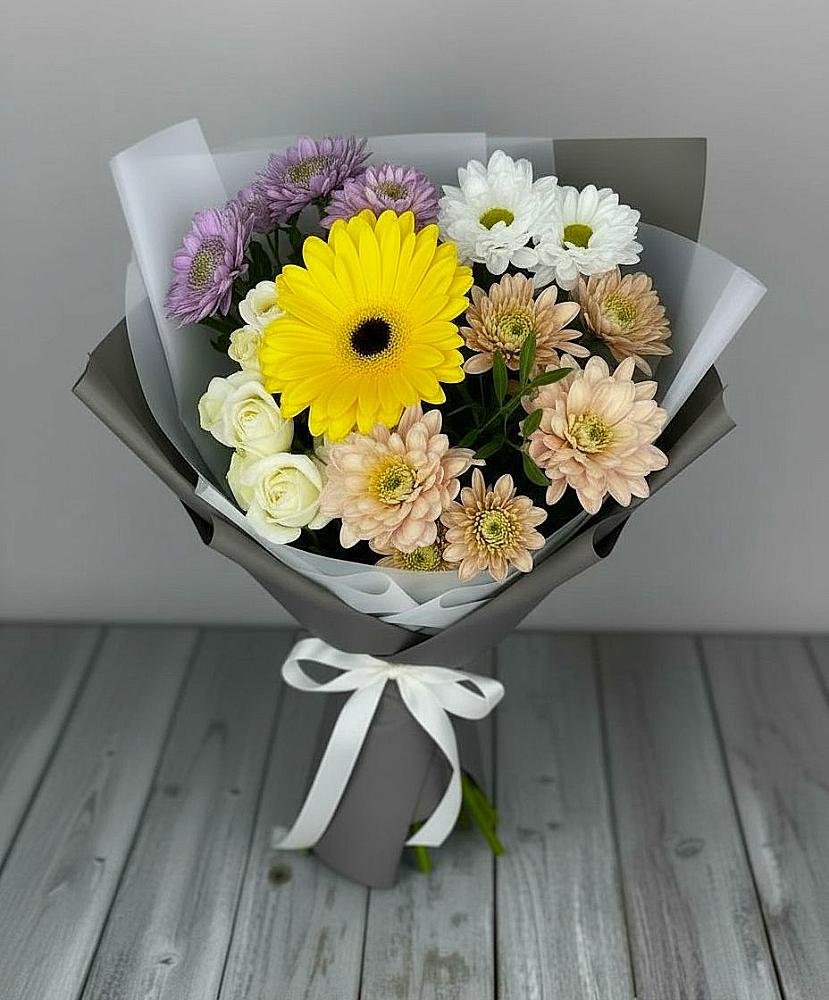 Букет цветов из: Розы, Герберы и Хризантемы в Карате