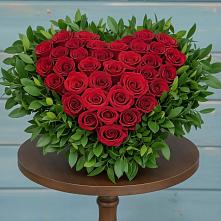 Цветочная композиция из Розы в виде сердца в Карате