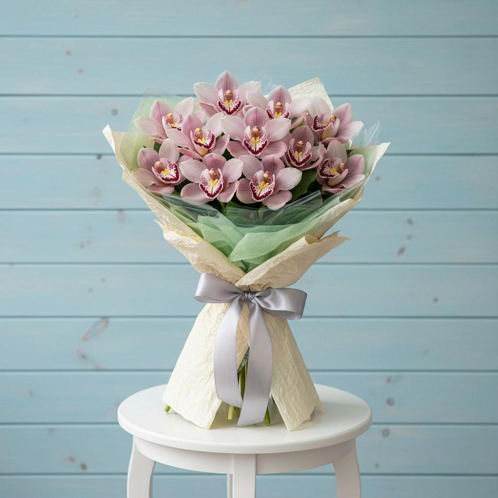 Букет цветов из: Орхидеи и Розы в Карате