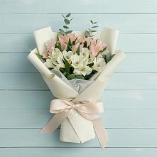 Букет цветов из:  Альстромерии в Карате