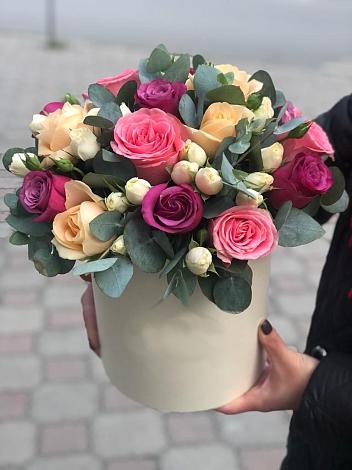 Цветочная композиция из Розы в шляпной коробке в Карате