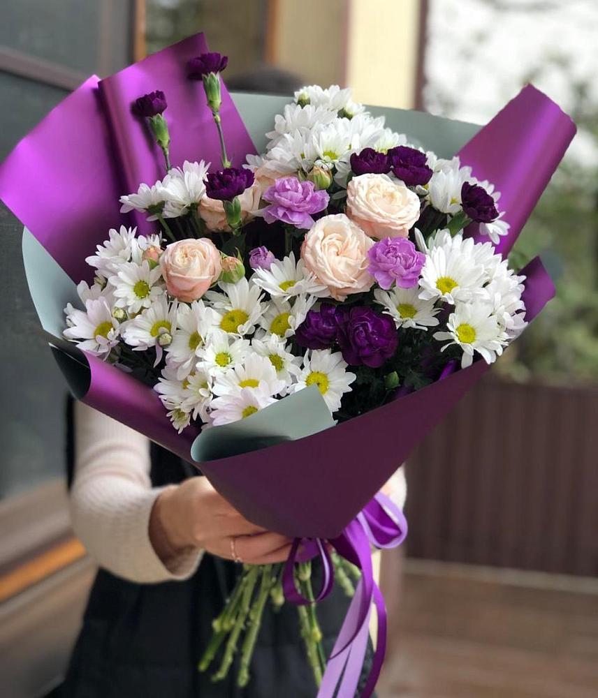 Букет цветов из: Хризантемы, Гвоздики и Розы в Карате
