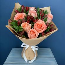 Букет цветов из:  Розы и Альстромерии в Карате