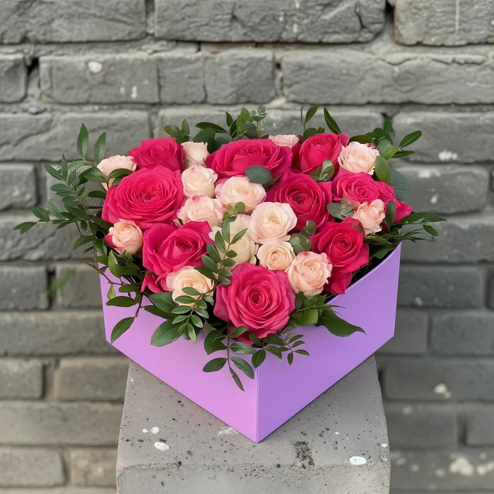Цветочная композиция из Розы в коробке в Карате