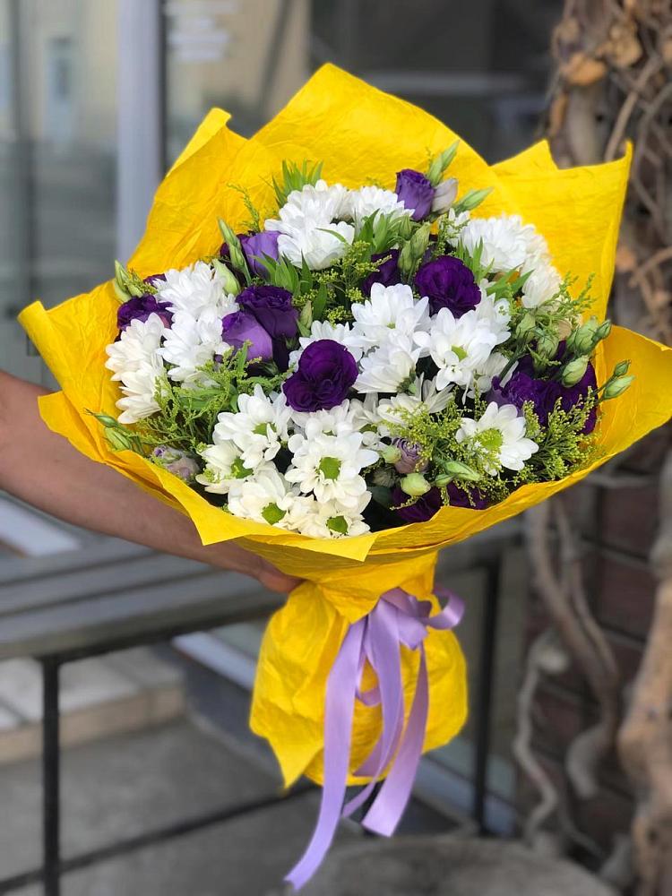 Букет цветов из: Ирисы, Хризантемы и Ромашки в Карате
