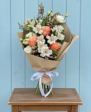 Букет цветов из:  Альстромерии, Лизиантусы, Розы и Хризантемы #REPLACE_PRED# Карате