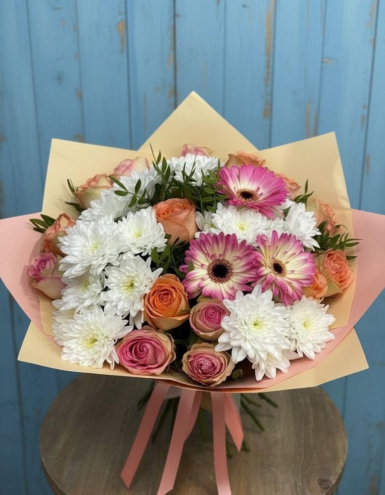 Букет цветов из: Розы, Герберы и Хризантемы в Карате