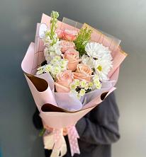 Букет цветов из:  Хризантемы и Розы в Карате