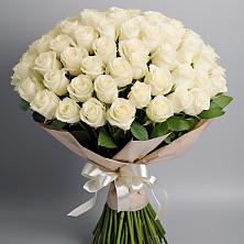 Букет 101 беля роза Белоснежка в Карате