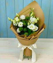 Букет цветов из:  Хризантемы и Лизиантусы в Карате