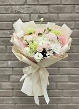 Букет цветов из:  Гвоздики, Розы, Лизиантусы и Хризантемы #REPLACE_PRED# Карате