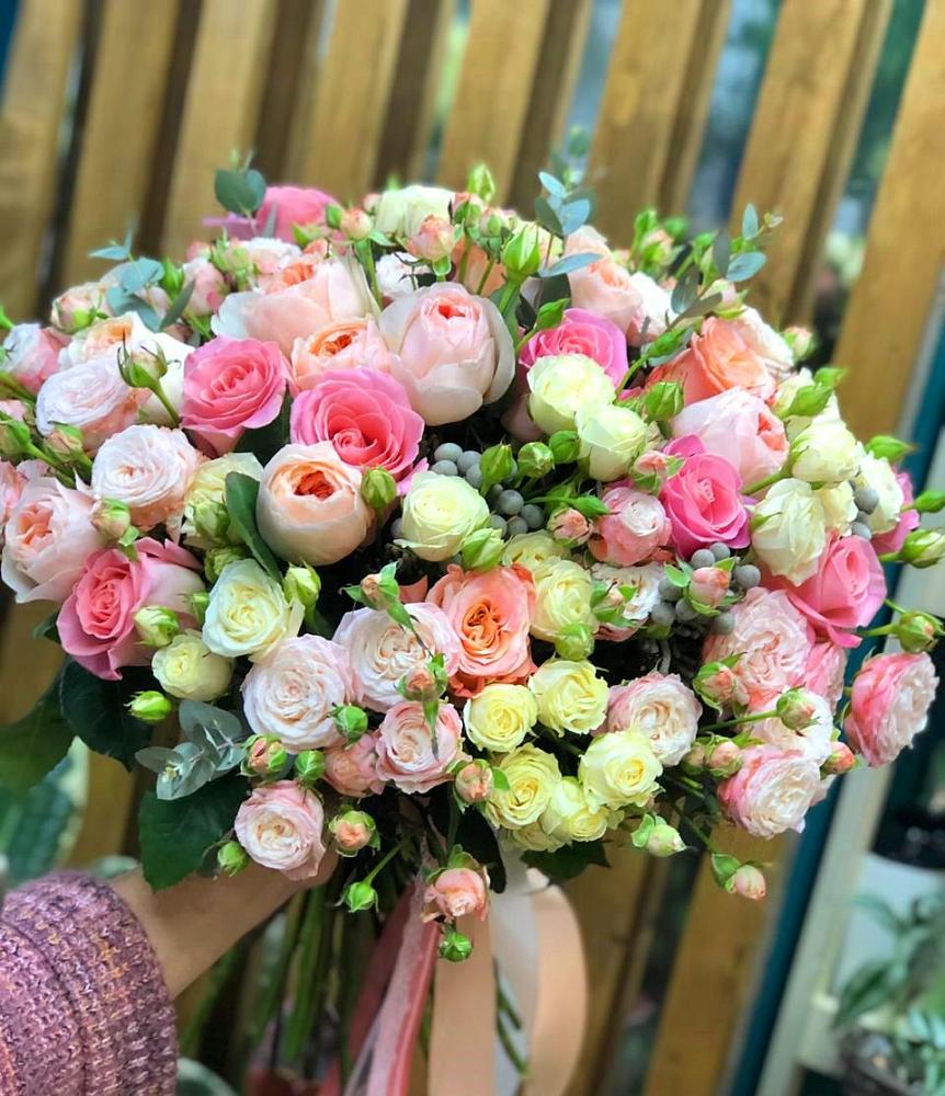 Букет цветов из: Розы в Карате