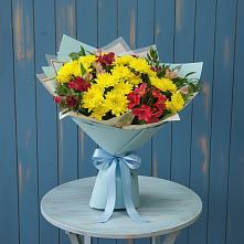 Букет цветов из:  Альстромерии и Хризантемы в Карате