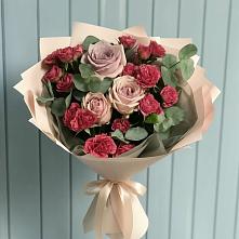 Букет цветов из:  Гвоздики и Розы в Карате