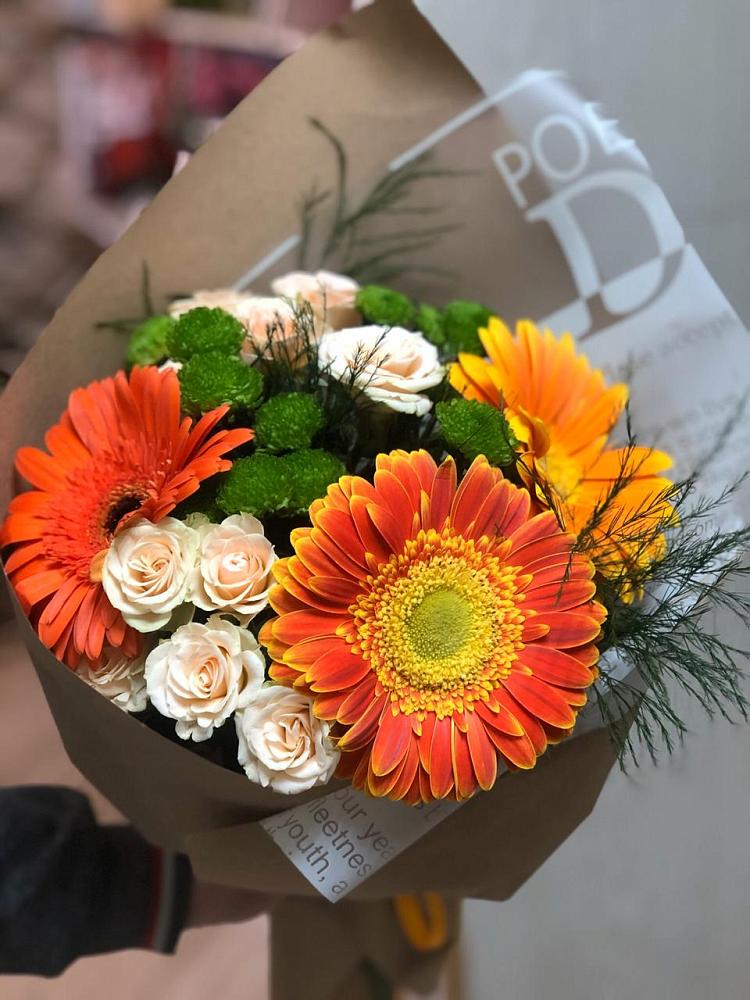 Букет цветов из: Герберы, Хризантемы и Розы в Карате