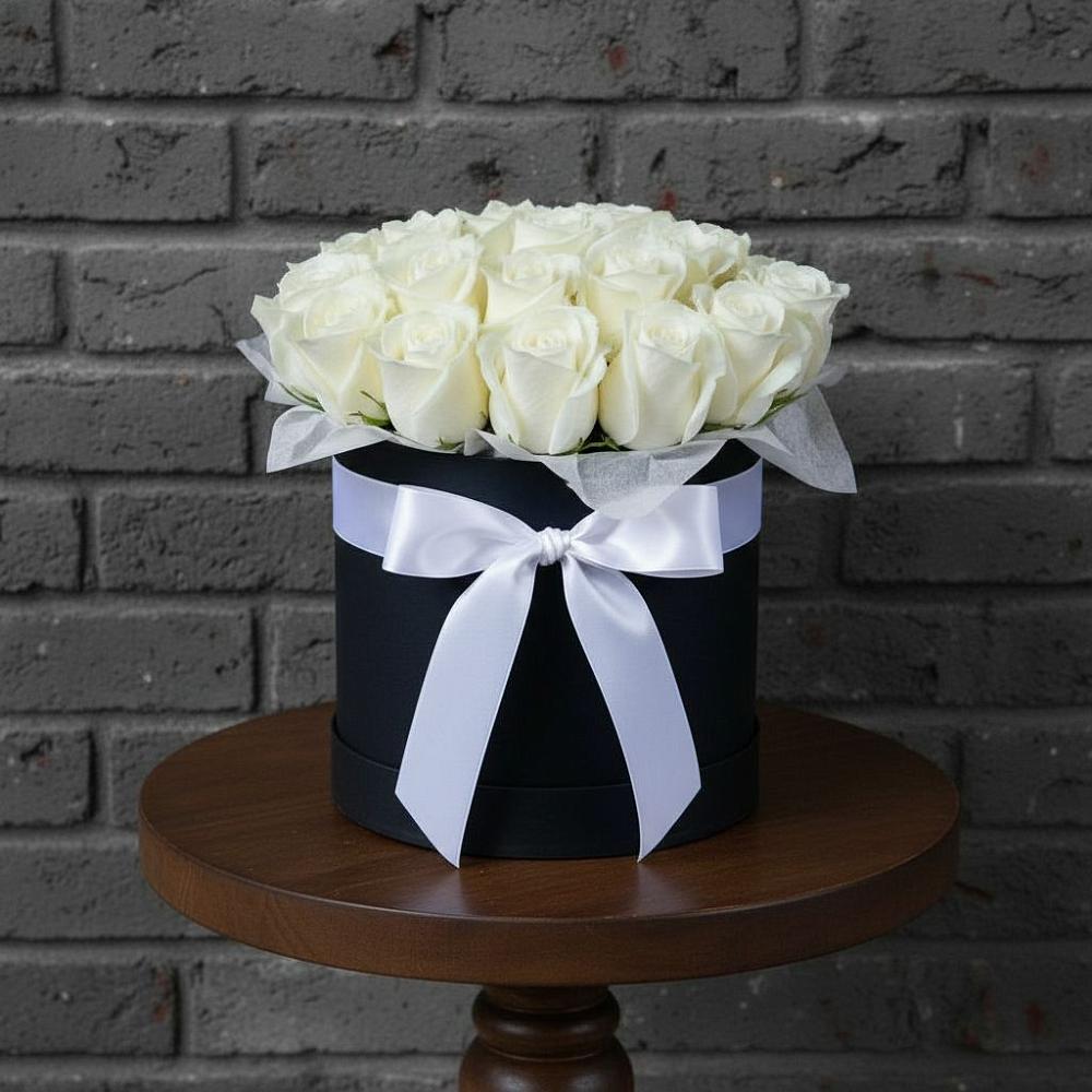 Цветочная композиция из Розы в шляпной коробке в Карате