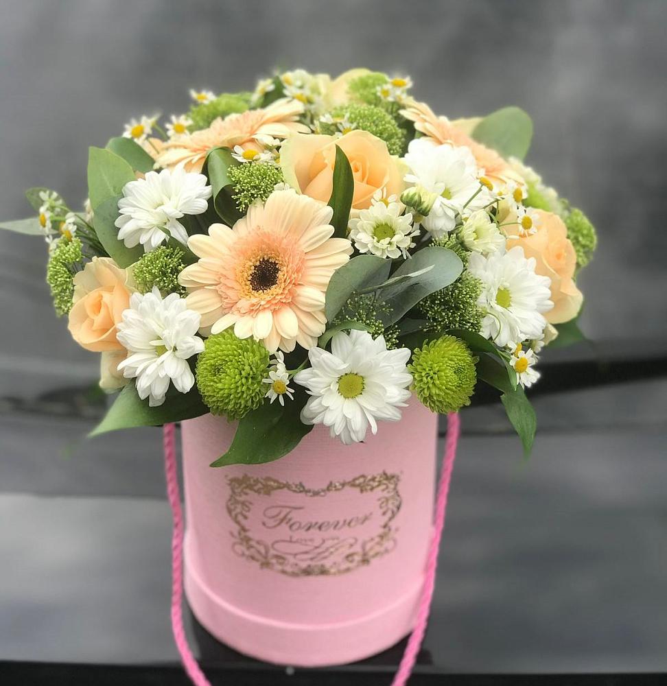 Цветочная композиция из Розы, Герберы и Хризантемы в шляпной коробке в Карате