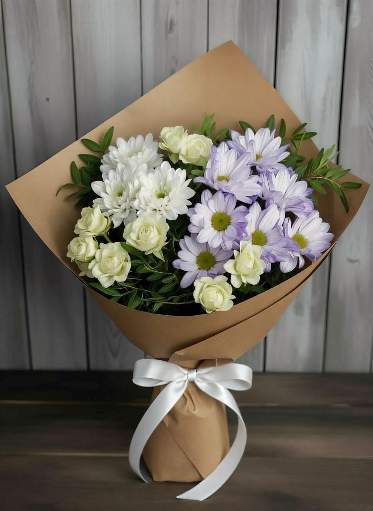 Букет цветов из: Хризантемы и Розы в Карате