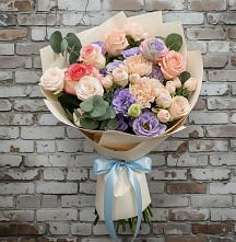 Букет цветов из:  Розы, Лизиантусы и Гвоздики в Карате