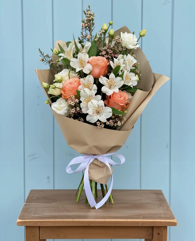 Букет цветов из: Альстромерии, Лизиантусы, Розы и Хризантемы в Карате