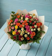 Букет Микс из разноцветных кустовых роз в Карате