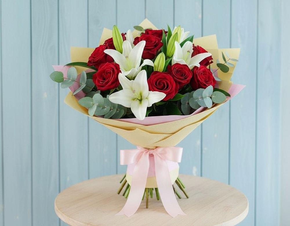 Букет цветов из: Лилии и Розы в Карате