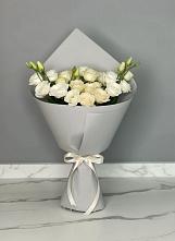 Букет цветов из:  Розы и Лизиантусы в Карате